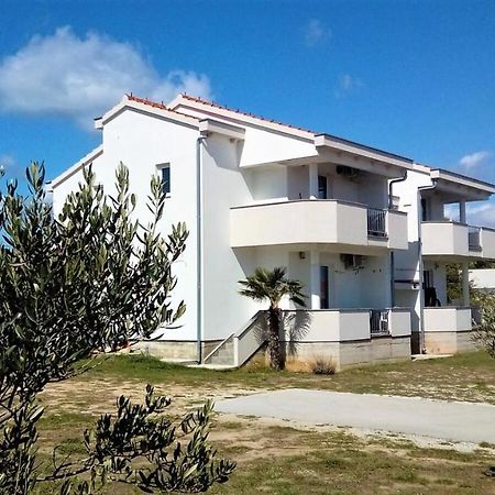 Apartment Anzotika Nin Esterno foto