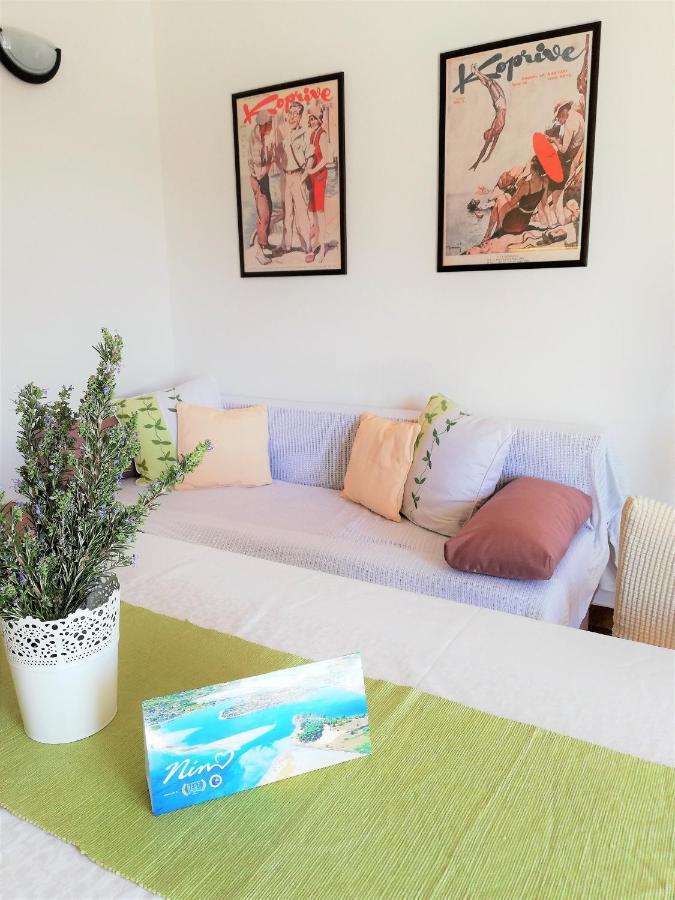 Apartment Anzotika Nin Esterno foto