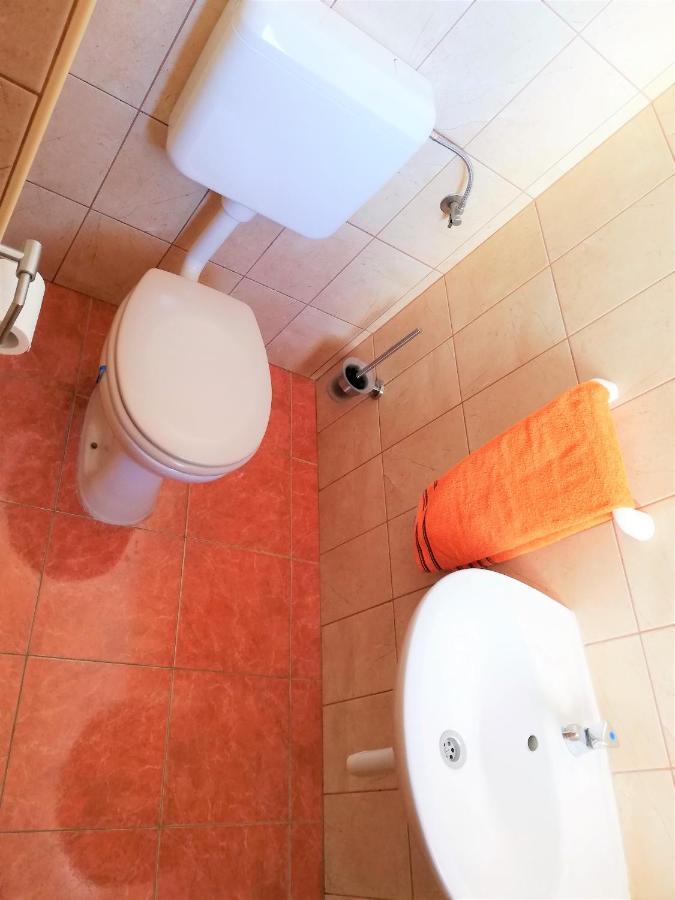 Apartment Anzotika Nin Esterno foto