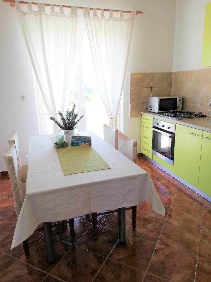 Apartment Anzotika Nin Esterno foto