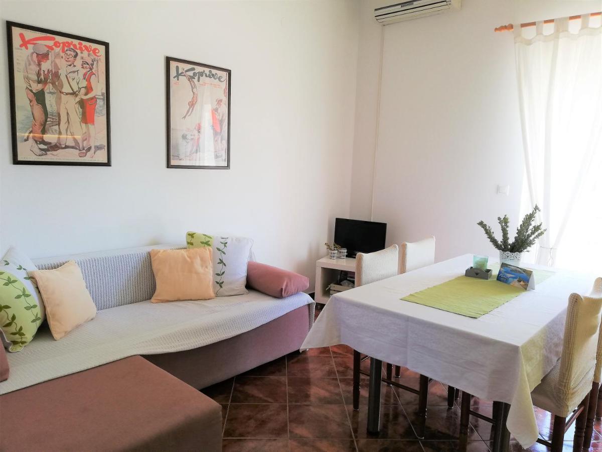 Apartment Anzotika Nin Esterno foto
