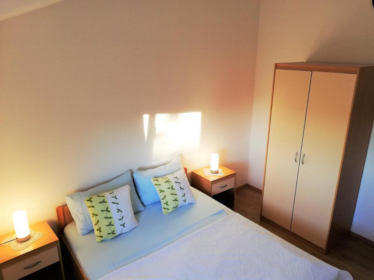 Apartment Anzotika Nin Esterno foto