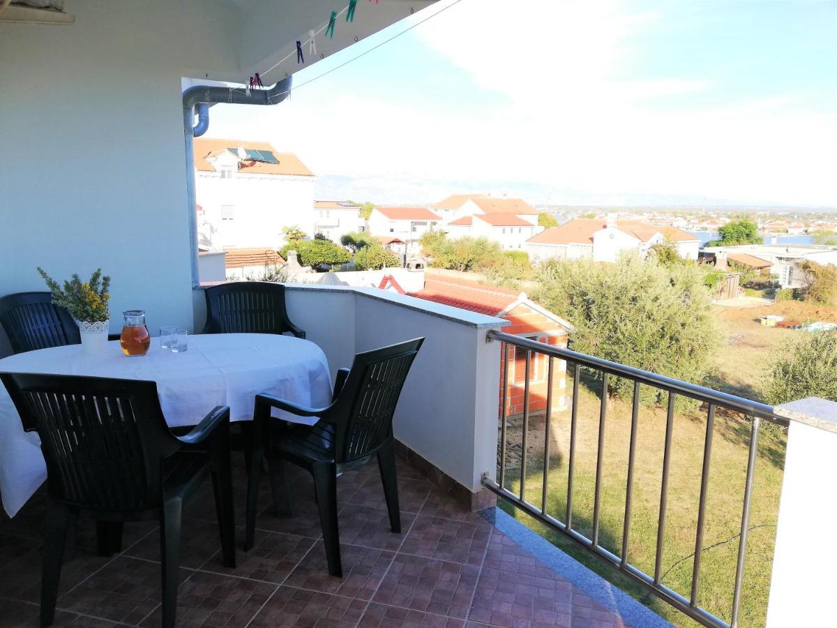Apartment Anzotika Nin Esterno foto